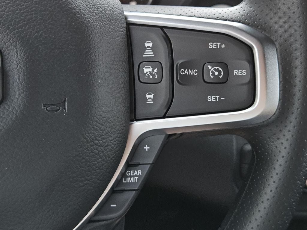 New 2026 RAM 1500 Express AWD/4WD image 18