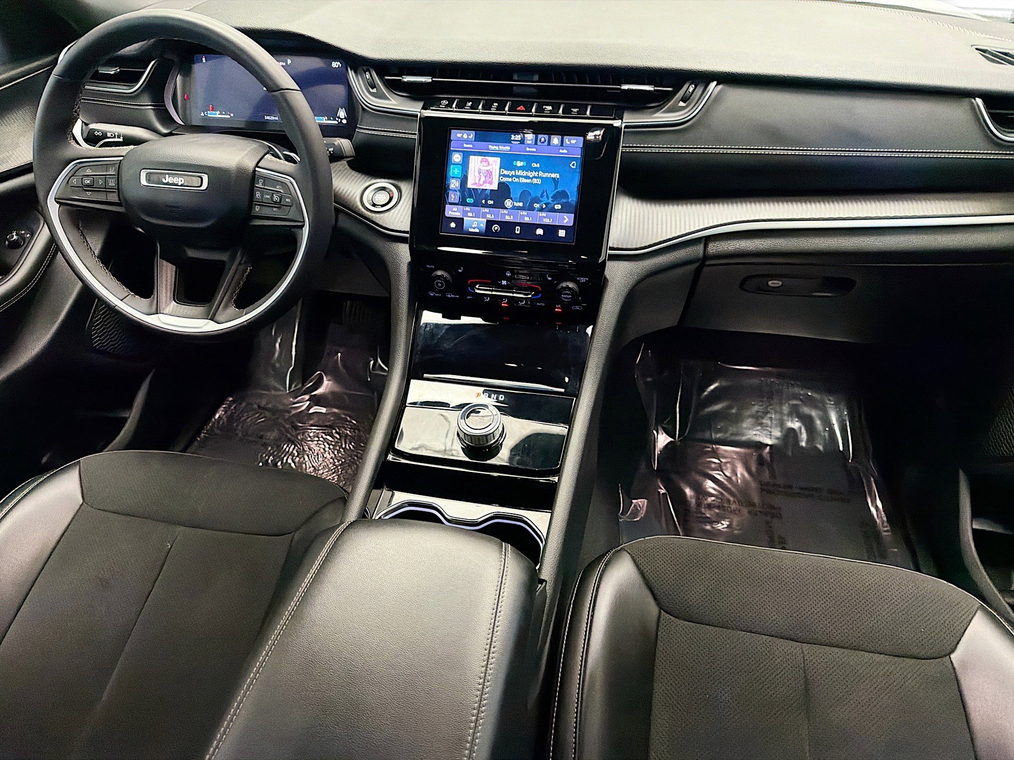 Used 2023 Jeep Grand Cherokee Altitude image 11