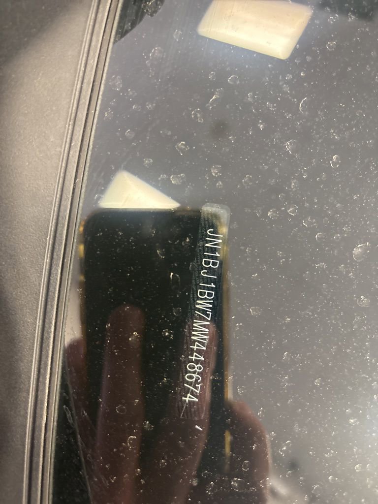 Used 2021 Nissan Rogue Sport SV image 2