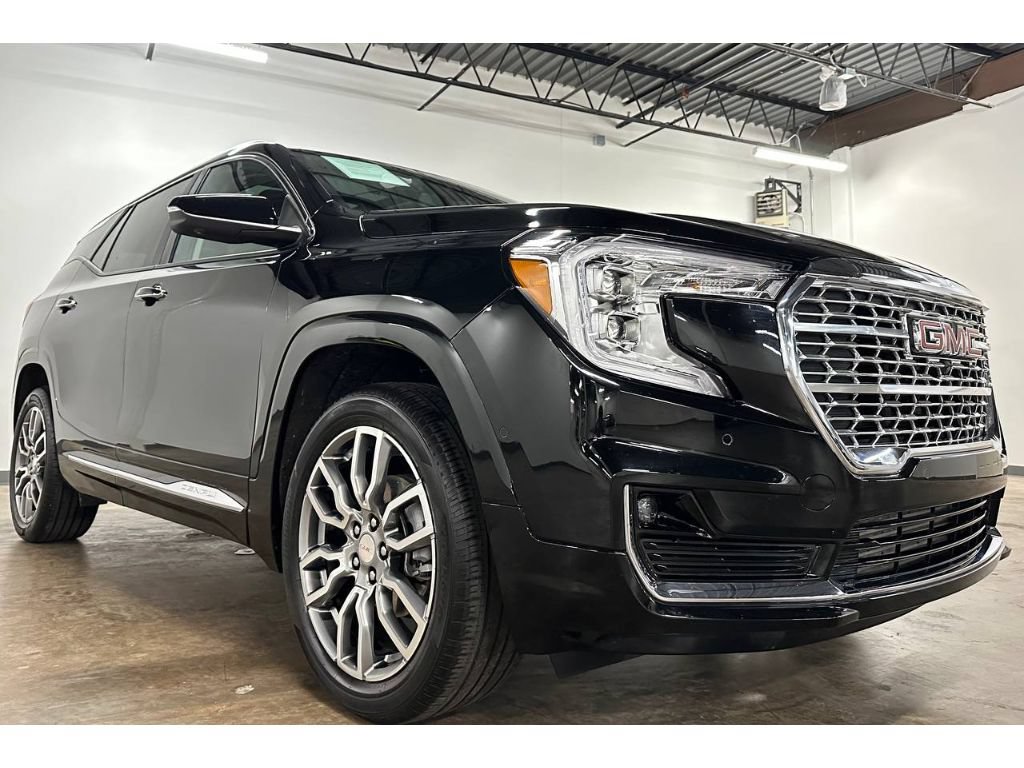 Used 2024 GMC Terrain Denali w/ Denali Premium Package AWD/4WD image 6