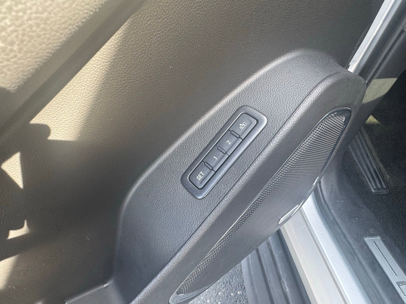 Used 2018 Chevrolet Suburban LT image 15