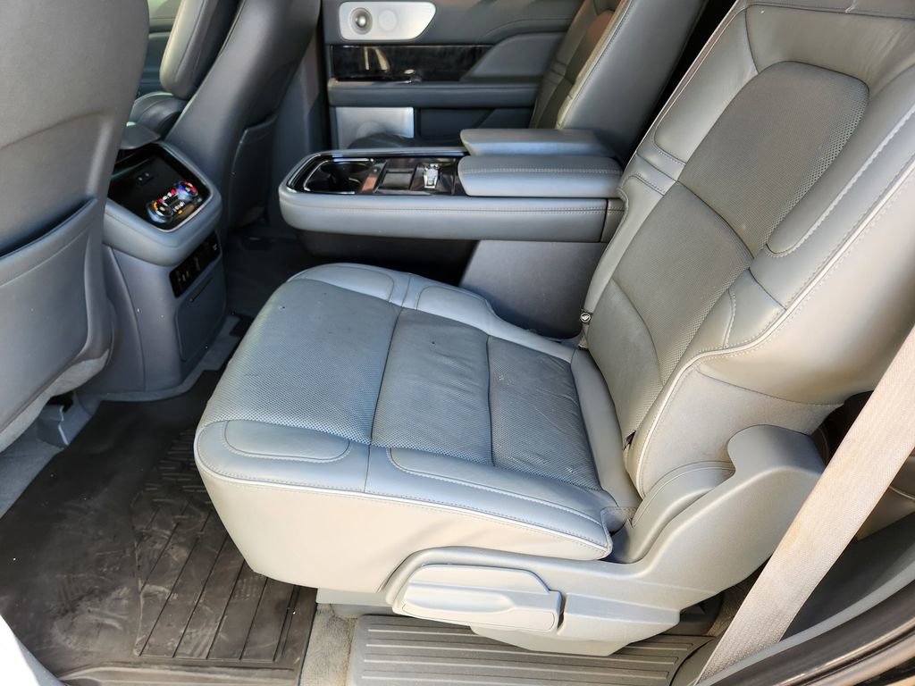 Used 2019 Lincoln Navigator Reserve image 14