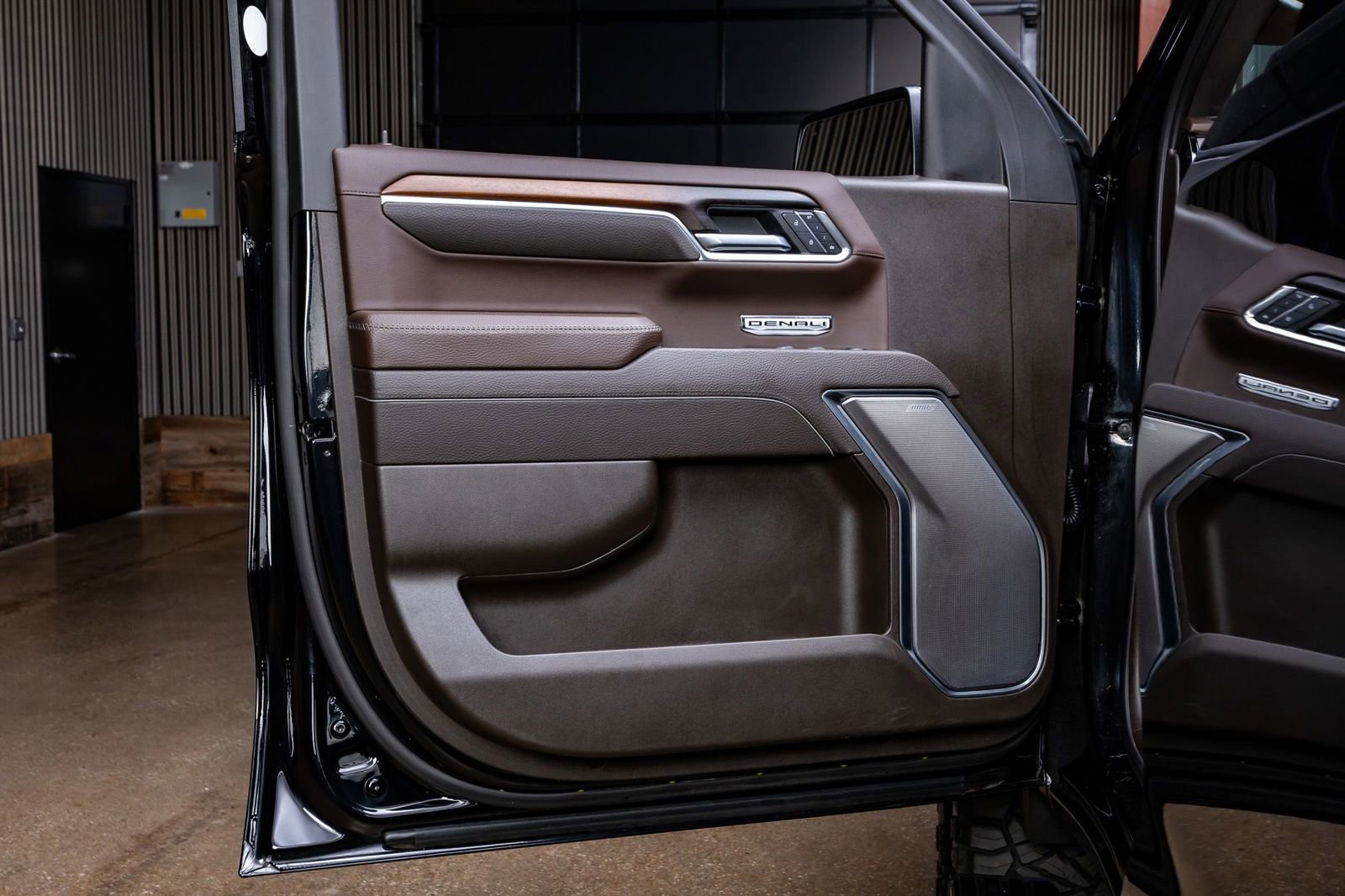 Used 2025 GMC Sierra 1500 Denali w/ Denali Reserve Package image 36