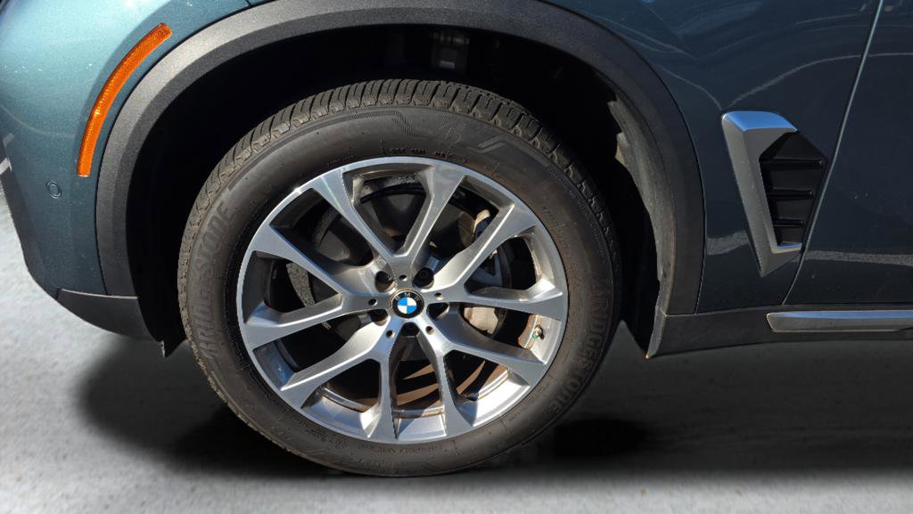 Used 2024 BMW X5 xDrive40i w/ Parking Assistance Package image 30