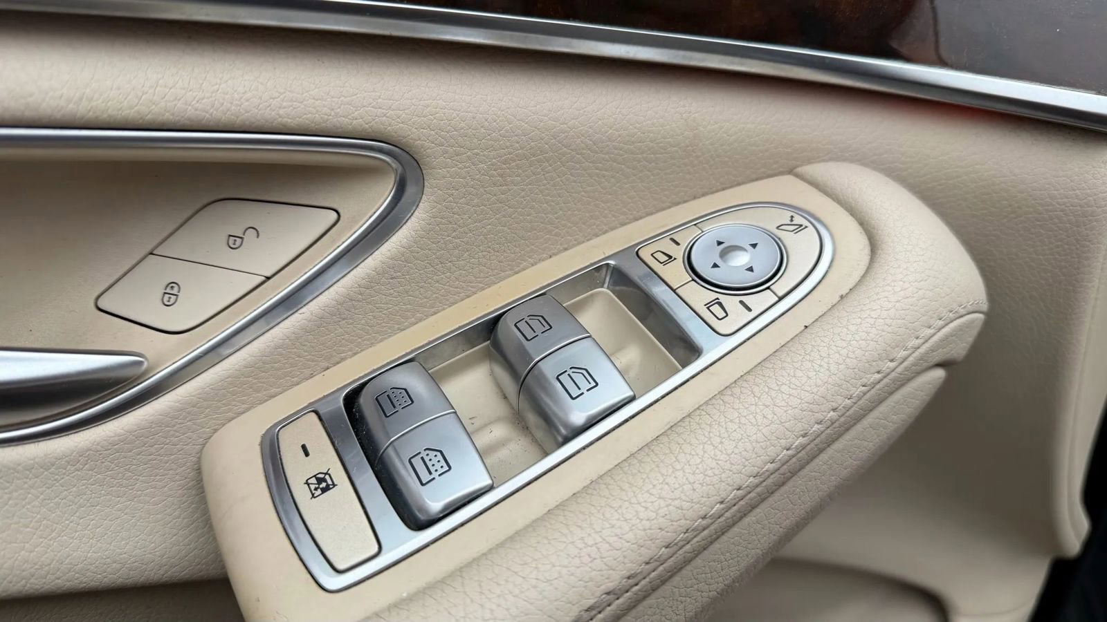 Used 2015 Mercedes-Benz S 550 4MATIC Sedan image 30