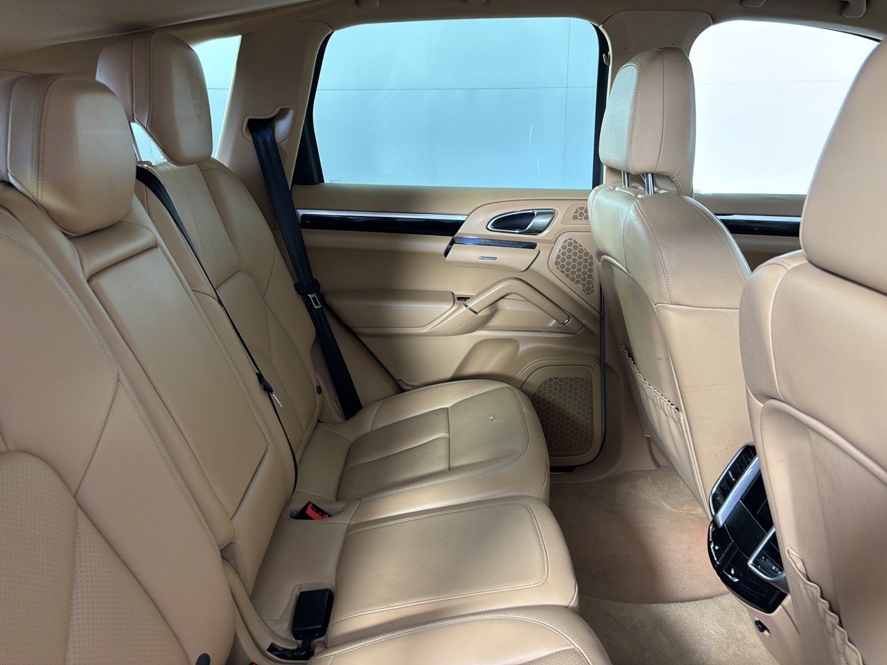 Used 2014 Porsche Cayenne Platinum Edition AWD/4WD image 29
