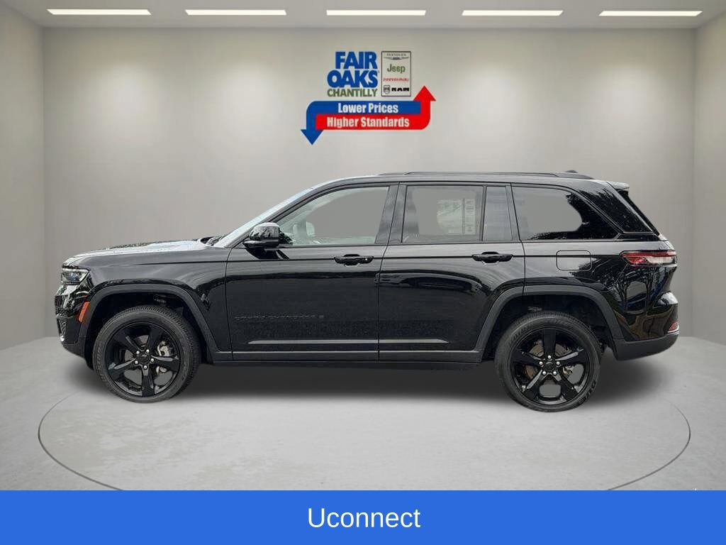 Certified 2025 Jeep Grand Cherokee Altitude AWD/4WD image 11