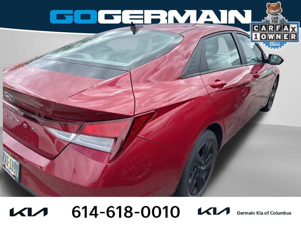 Used 2023 Hyundai Elantra SEL w/ Preferred Accessory Package FWD image 5