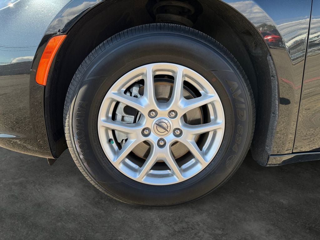 Used 2022 Chrysler Pacifica Touring-L FWD image 4