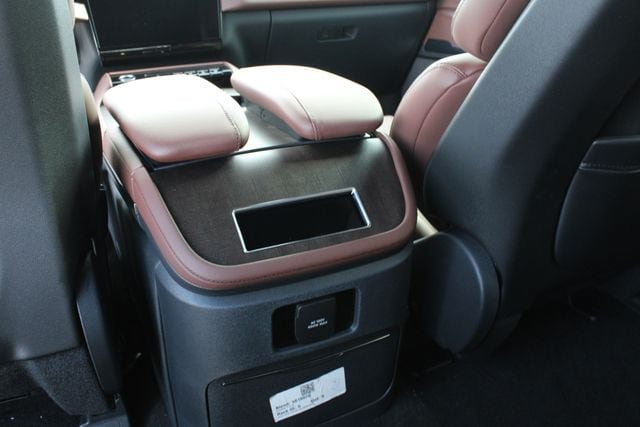 New 2027 Lincoln Navigator Reserve AWD/4WD image 22