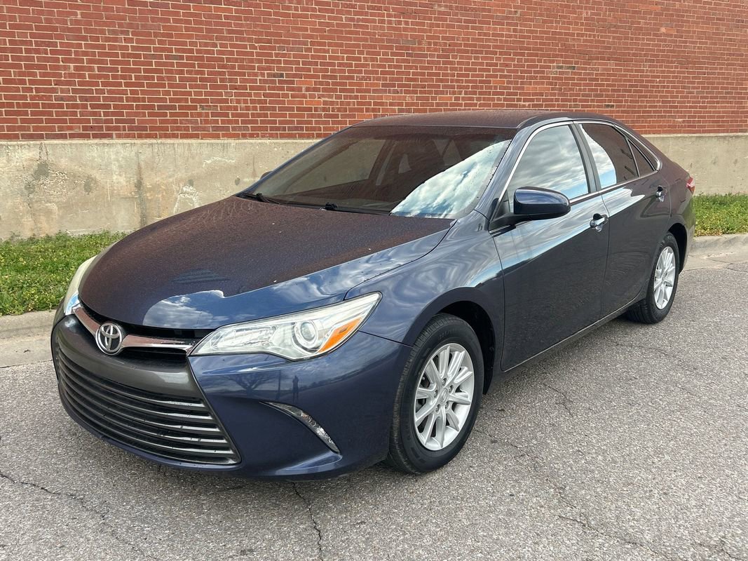 Used 2015 Toyota Camry LE FWD image 1