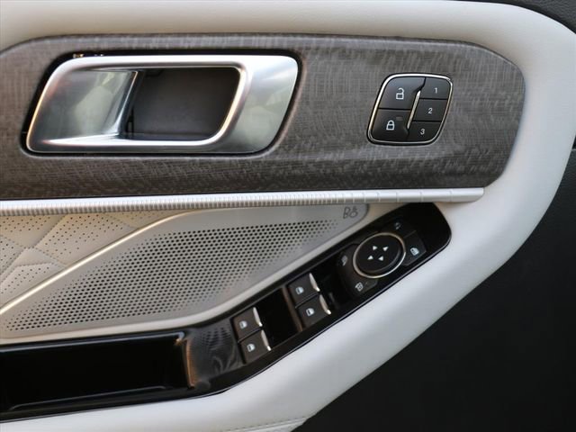 Used 2025 Ford Explorer Platinum w/ LUX Leather Package image 18