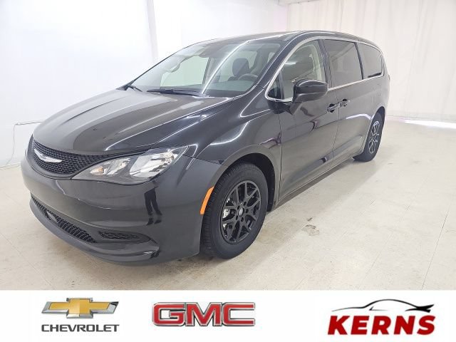 Used 2023 Chrysler Voyager LX FWD image 1