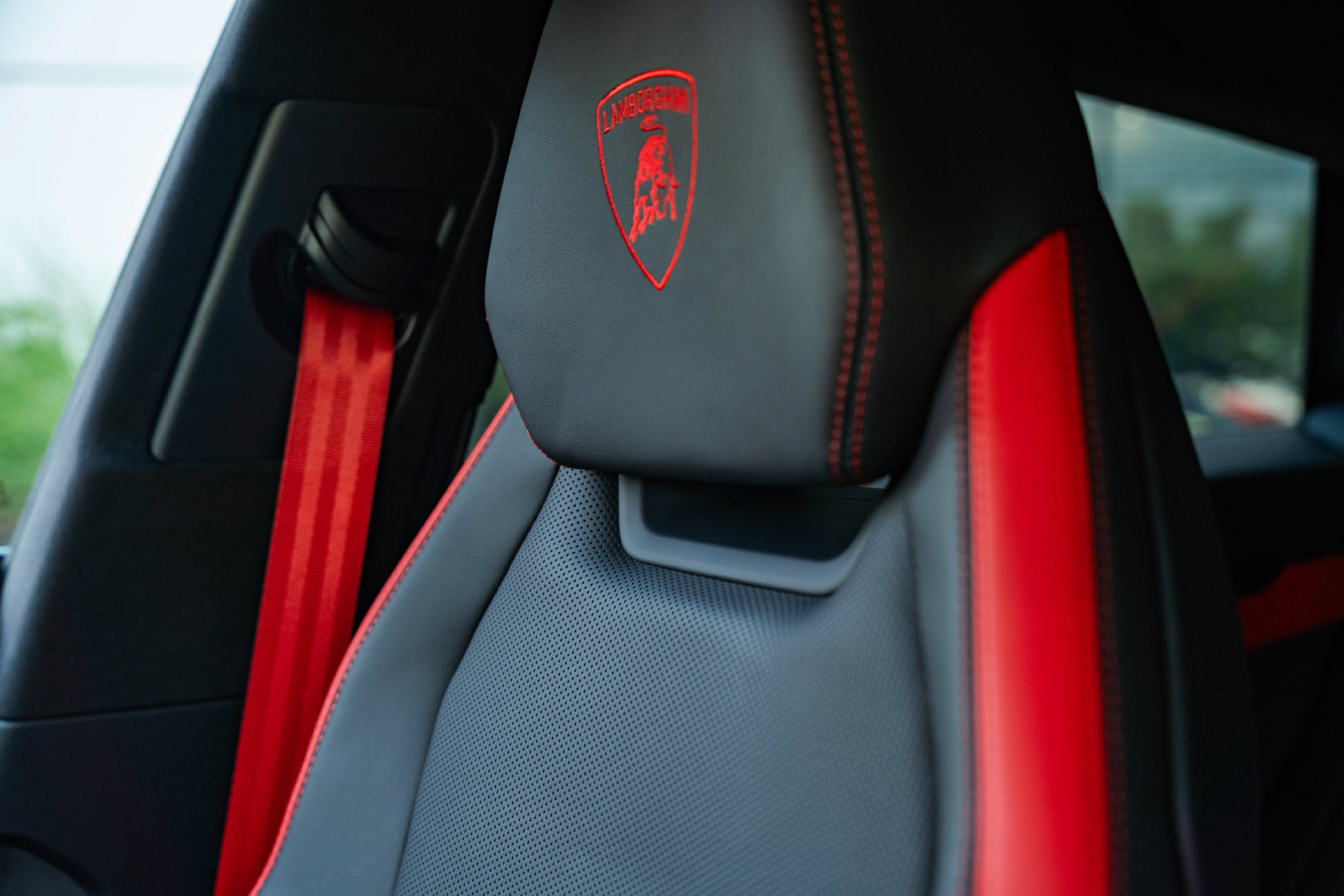 Used 2025 Lamborghini Urus Performante AWD/4WD image 23