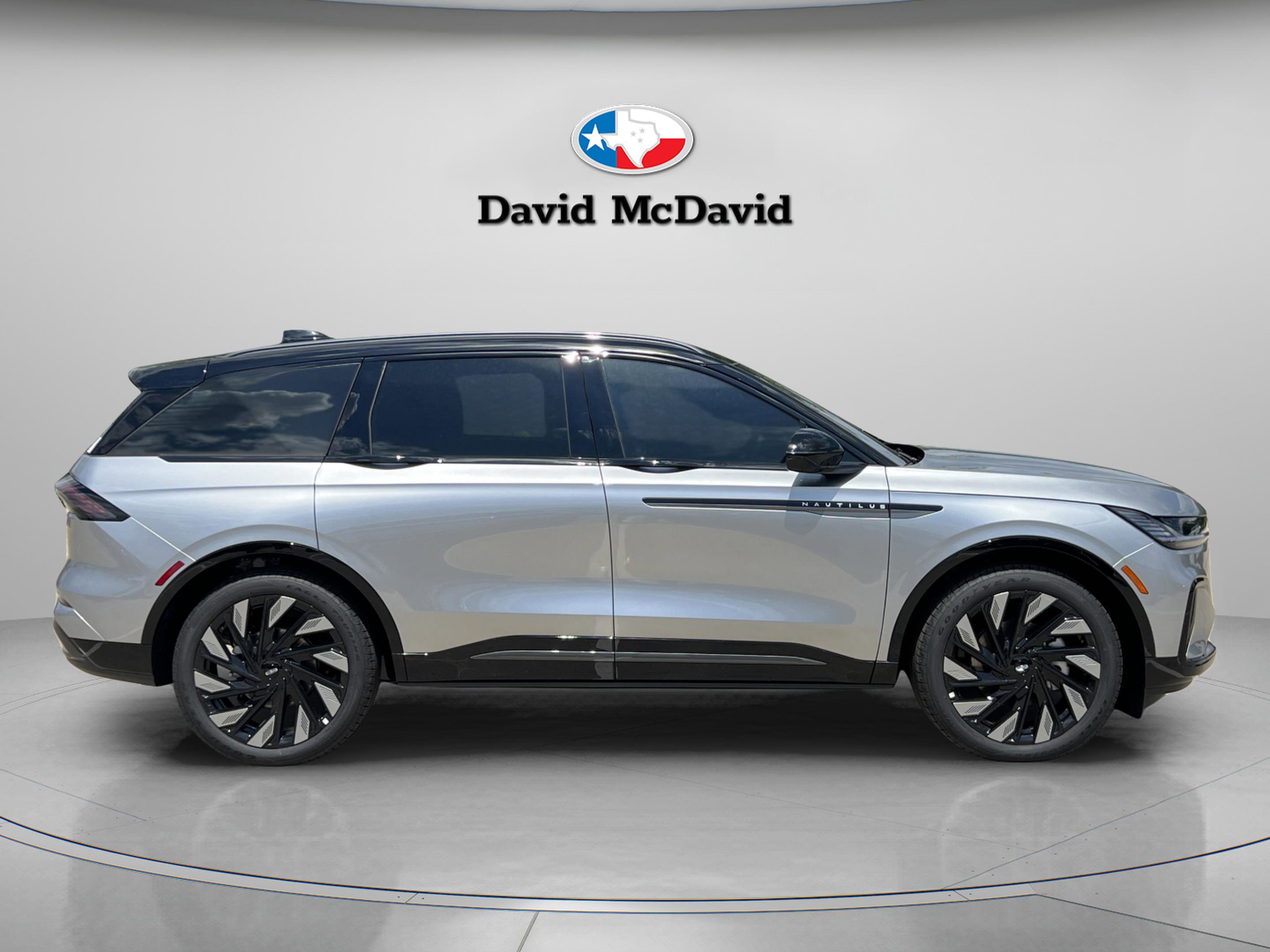 New 2025 Lincoln Nautilus Reserve w/ Jet Appearance Package image 9