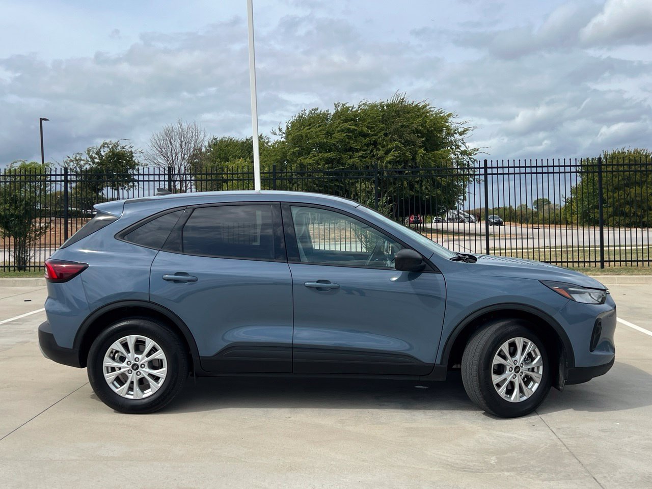Used 2025 Ford Escape Active w/ Cold Weather Package AWD/4WD image 3