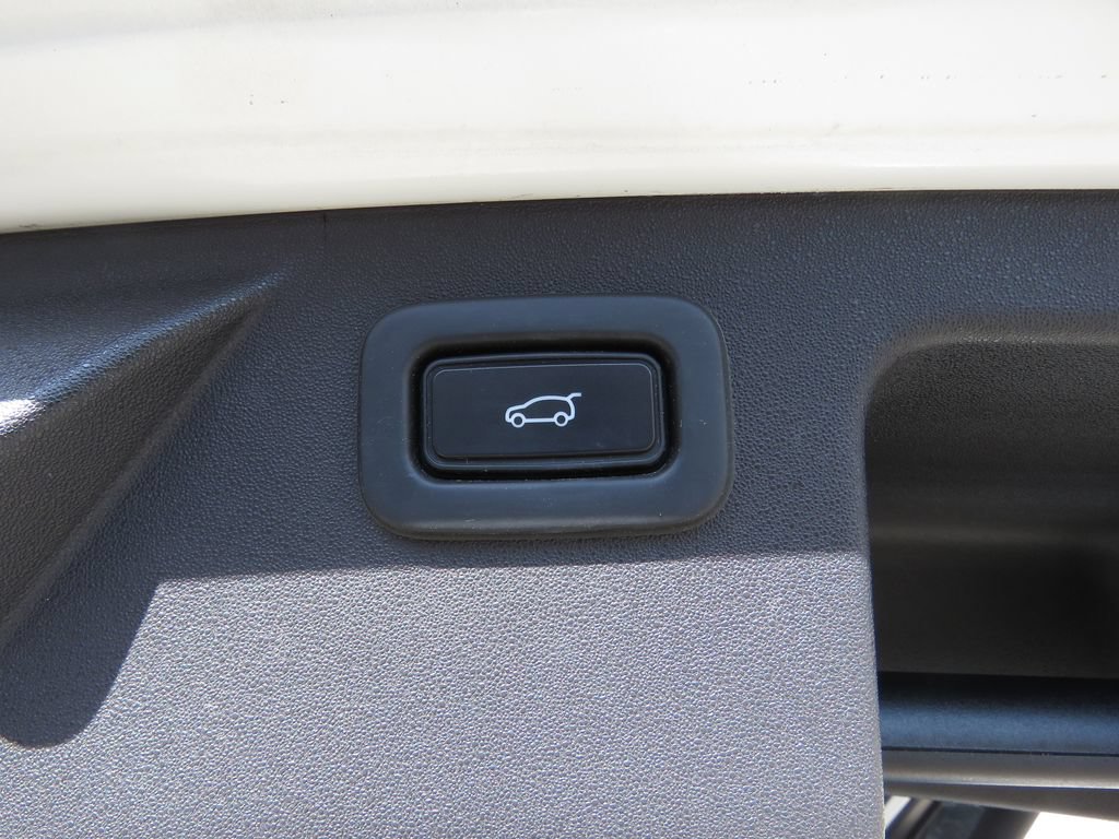 Used 2020 Land Rover Discovery Sport SE R-Dynamic AWD/4WD image 18