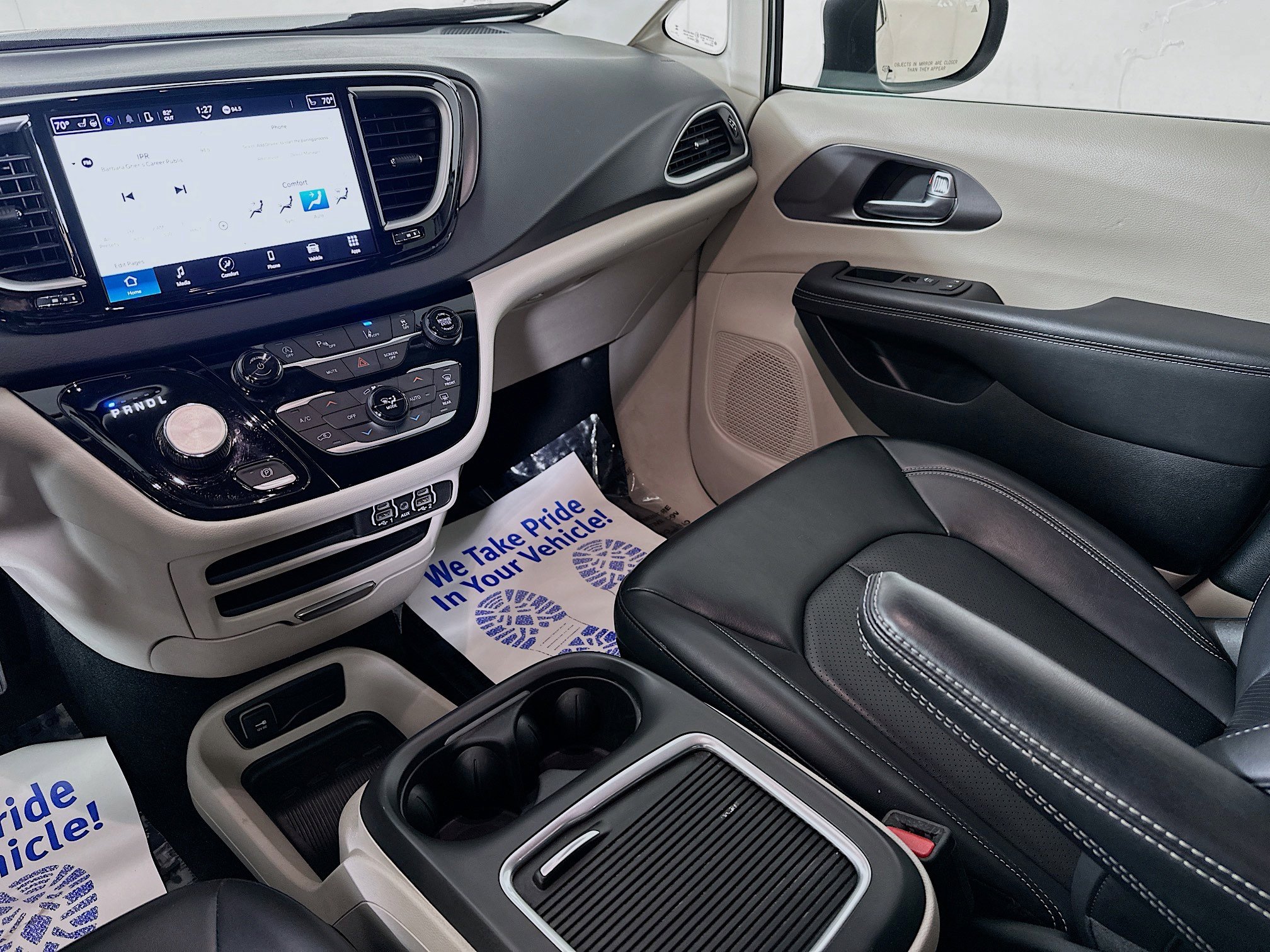 Used 2023 Chrysler Pacifica Touring-L image 21