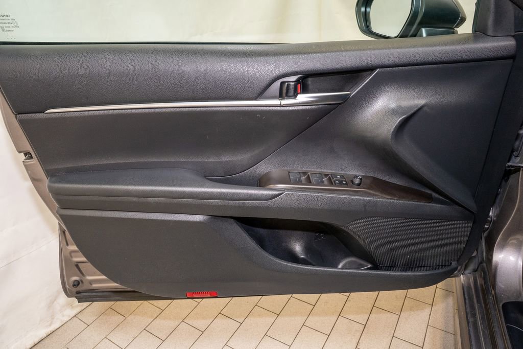 Used 2024 Toyota Camry SE image 10