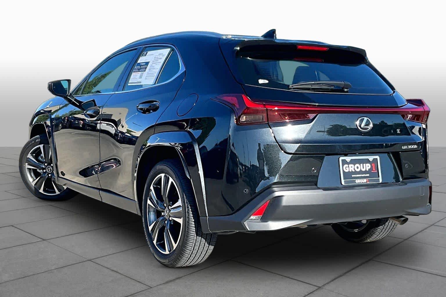 Certified 2025 Lexus UX 300h FWD w/ Accessory Package (Z1) image 10