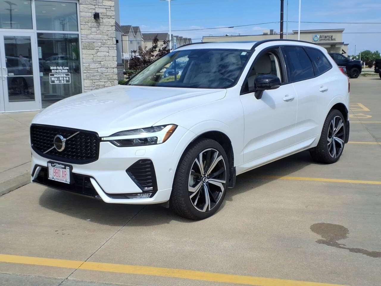 Used 2023 Volvo XC60 B6 Ultimate w/ Climate Package AWD/4WD image 9