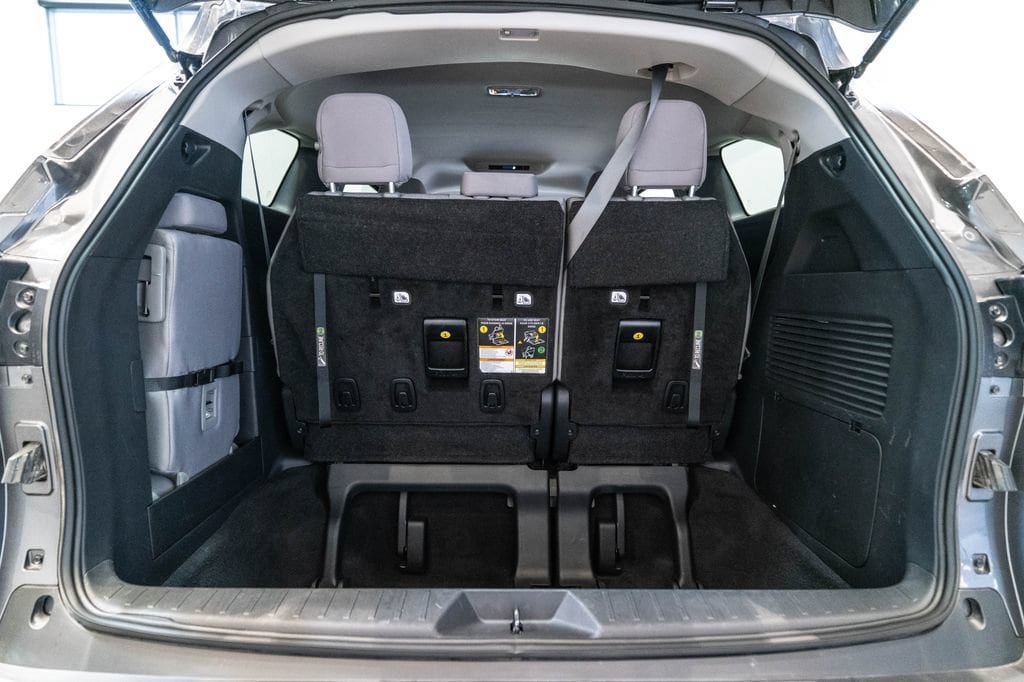 Used 2025 Toyota Sienna LE FWD image 36