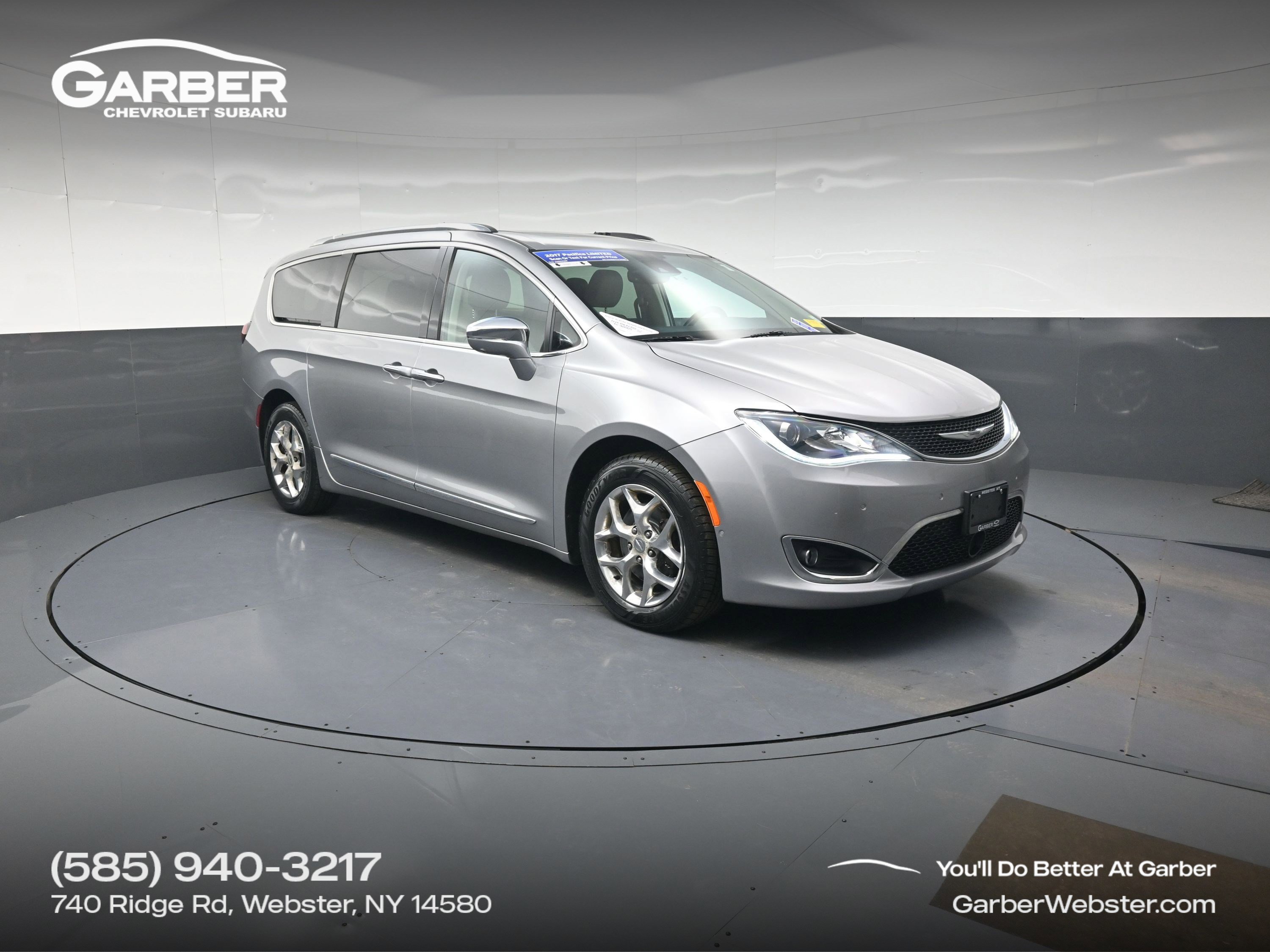 Used 2017 Chrysler Pacifica Limited w/ UConnect Theater Package image 1