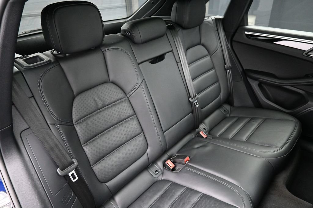 Certified 2024 Porsche Macan AWD/4WD image 27
