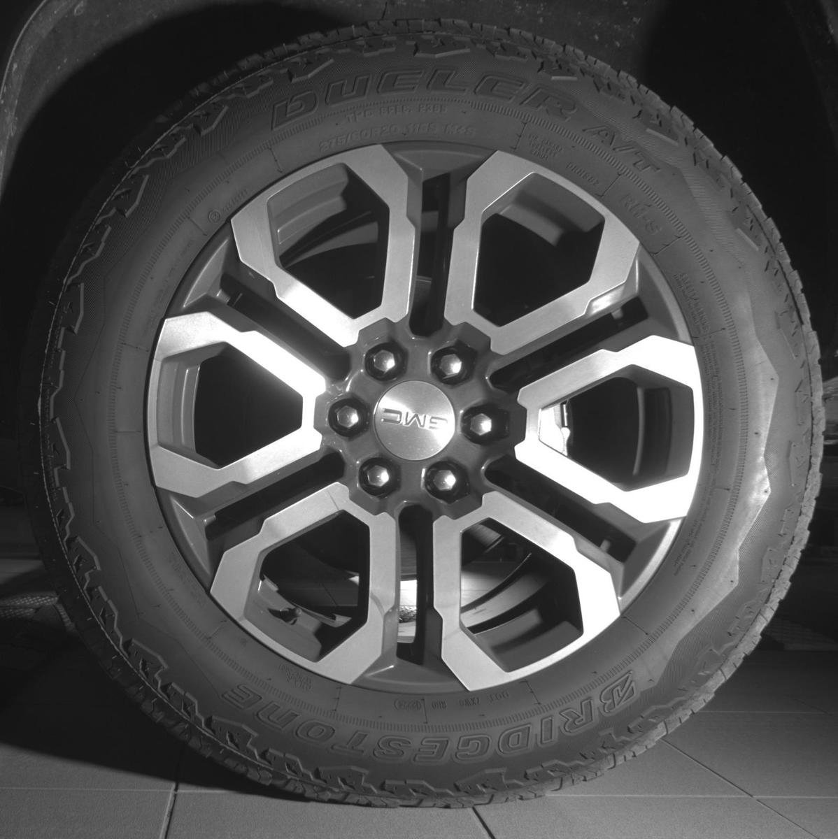 Used 2024 GMC Canyon AT4 w/ AT4 Premium Package image 9