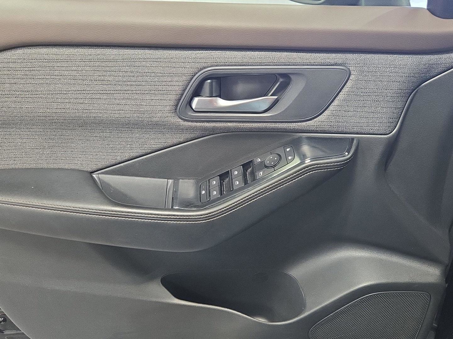 Used 2023 Nissan Rogue SV image 20