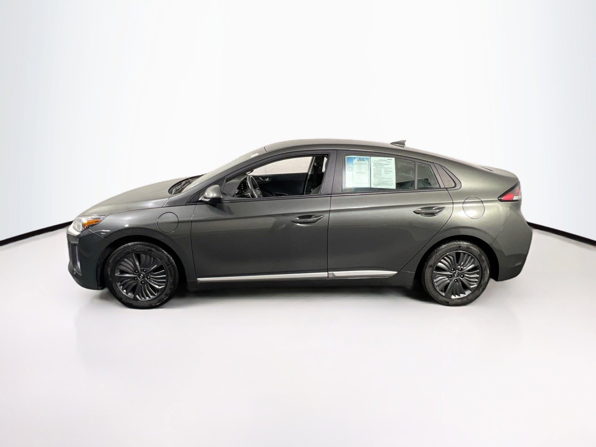 Used 2022 Hyundai Ioniq SE FWD image 8