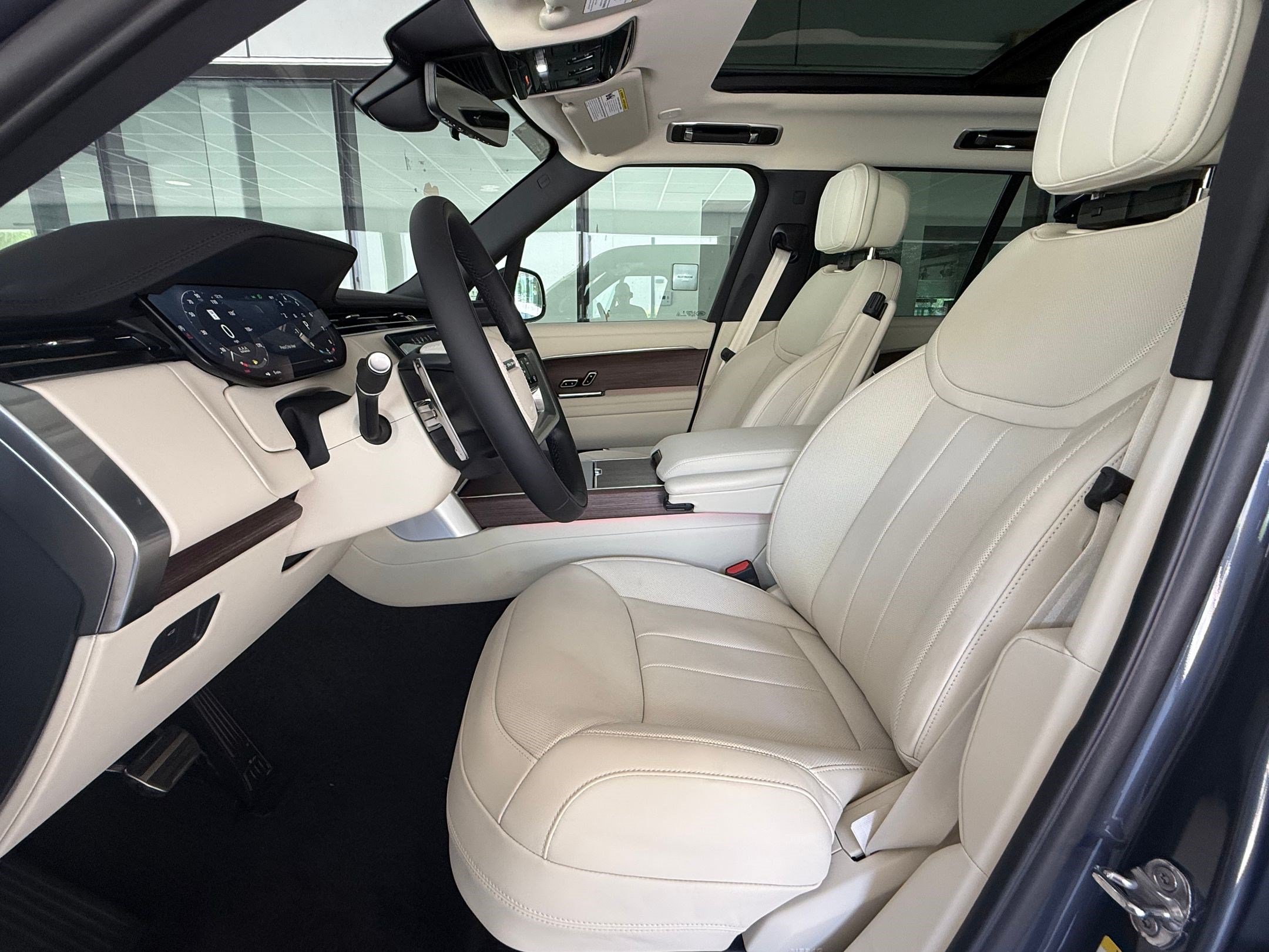 New 2026 Land Rover Range Rover SE AWD/4WD image 5
