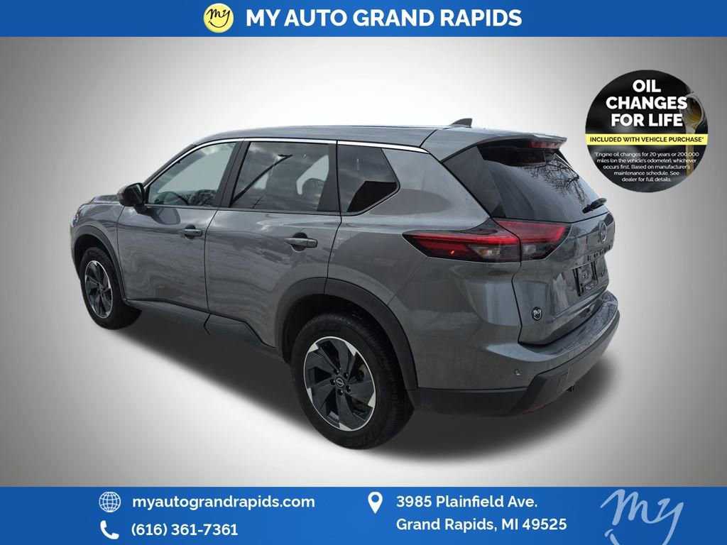 Used 2024 Nissan Rogue SV image 5