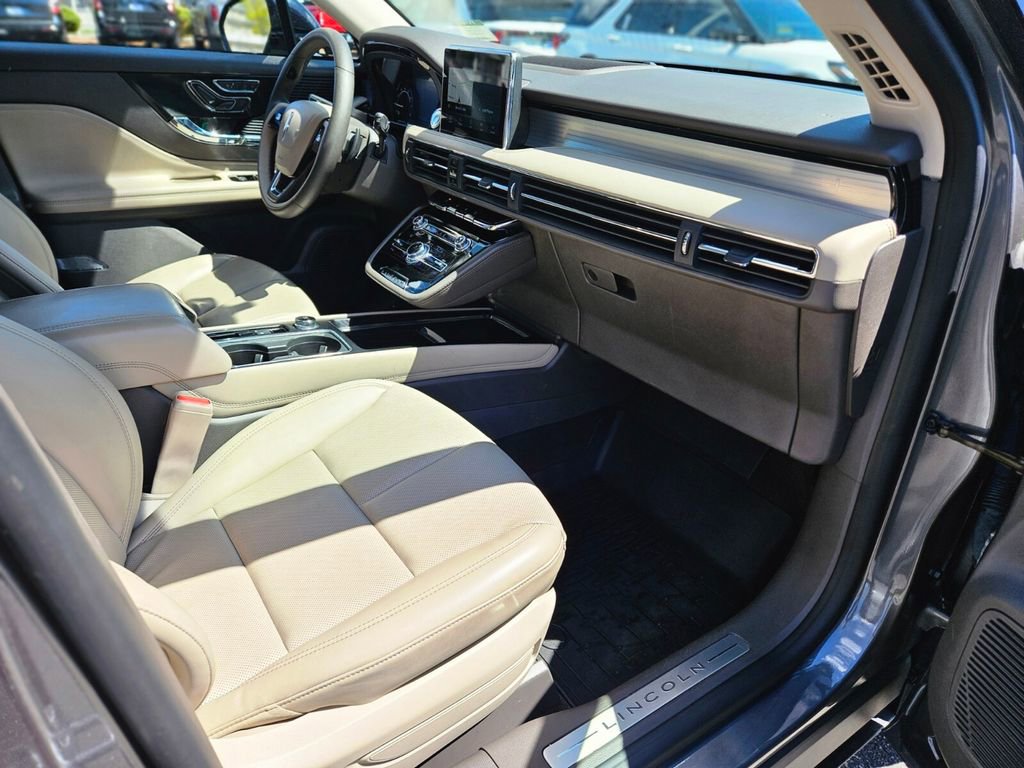 Used 2022 Lincoln Corsair AWD w/ Equipment Group 101A image 9