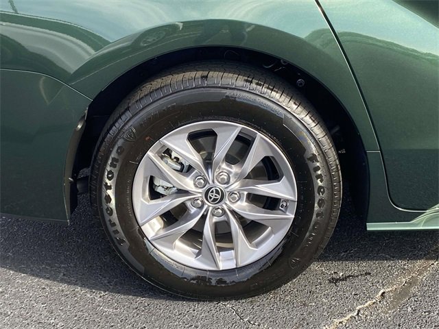 Used 2025 Toyota Sienna LE image 7