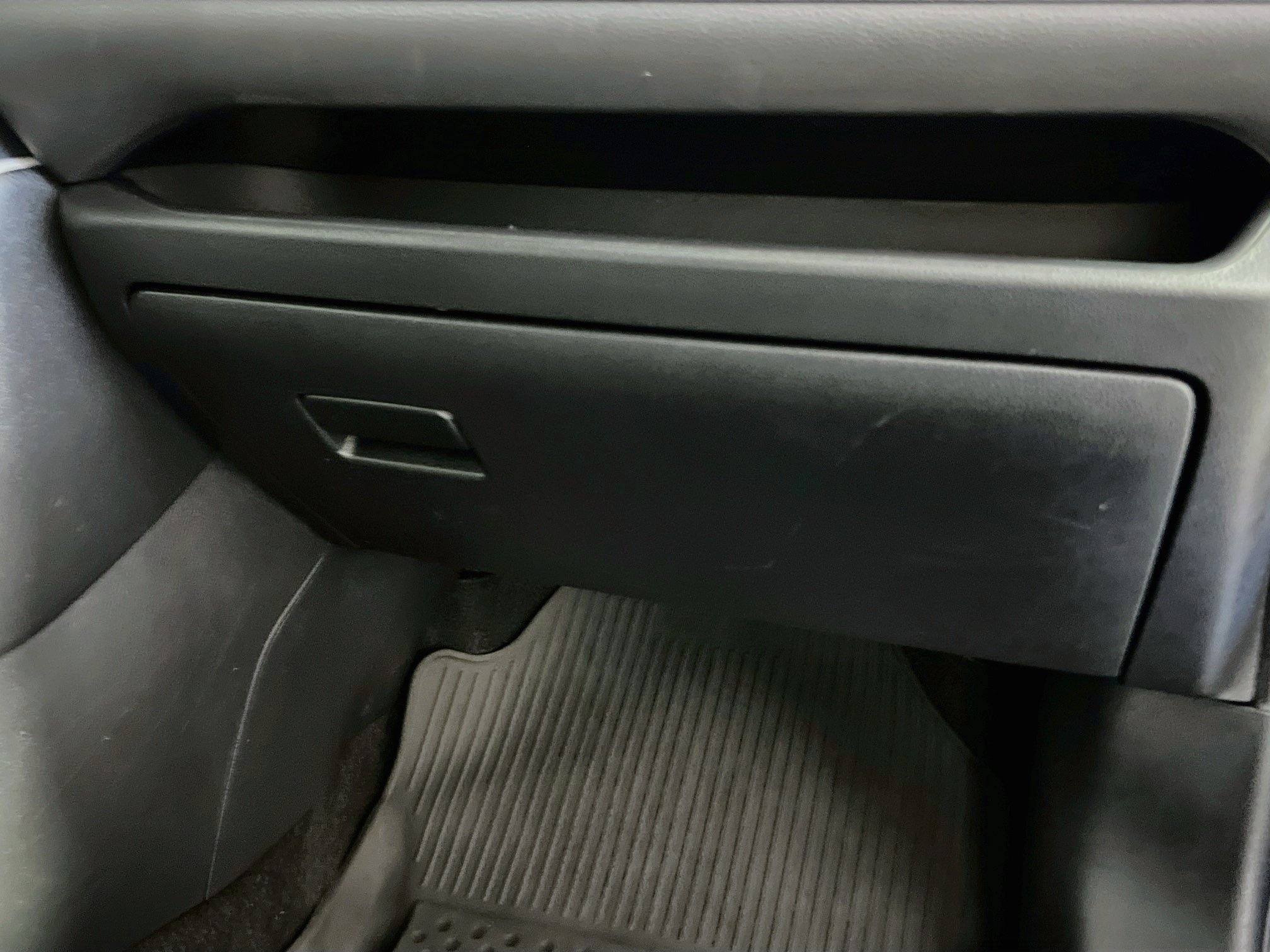 Used 2020 Toyota RAV4 LE FWD image 32