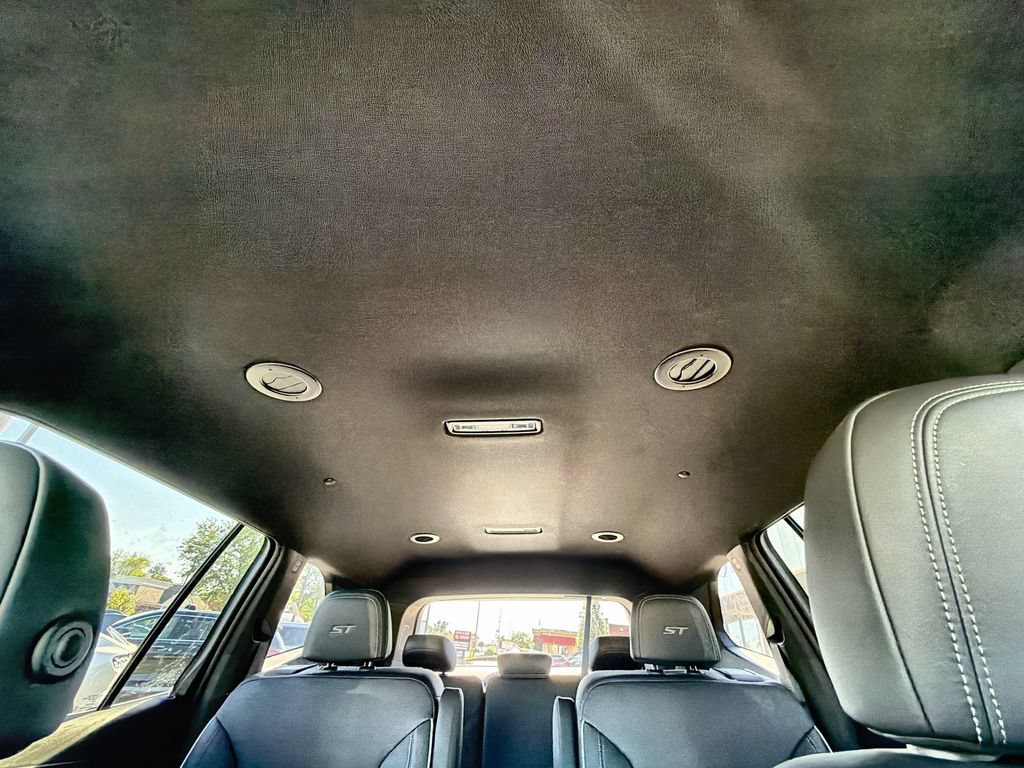 Used 2025 Buick Enclave Sport Touring w/ LPO, Floor Liner Package AWD/4WD image 16