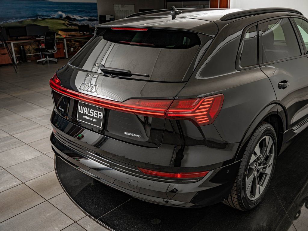 Used 2022 Audi e-tron Premium w/ Convenience Plus Package image 9