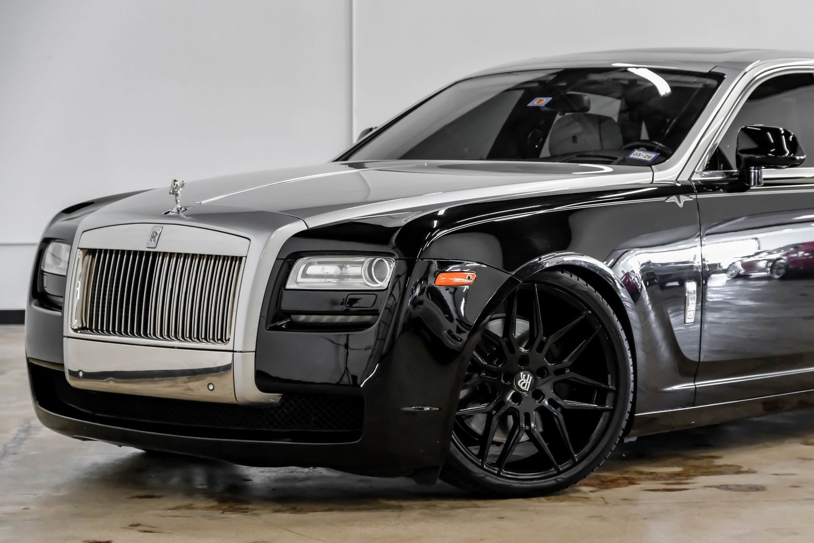 Used 2014 Rolls-Royce Ghost image 2
