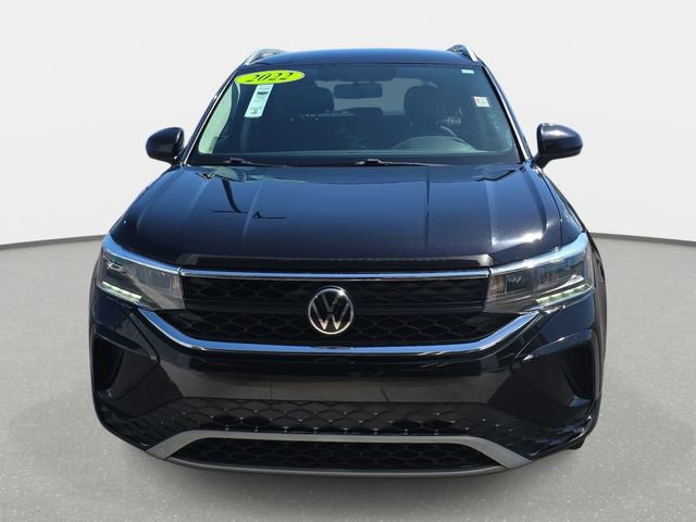 Used 2022 Volkswagen Taos SE FWD image 2
