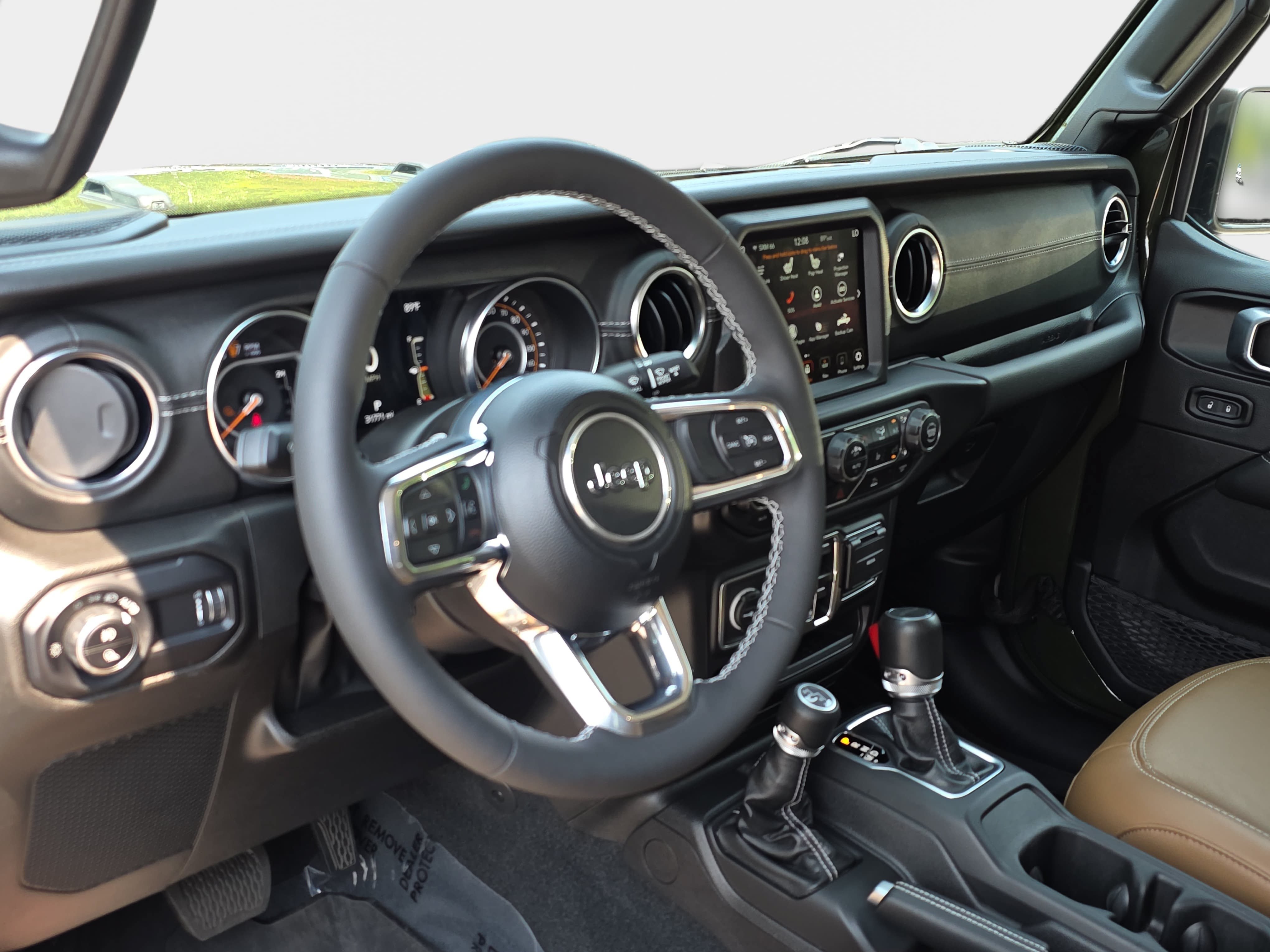 Certified 2023 Jeep Gladiator Overland w/ Popular Equipment Package AWD/4WD image 13
