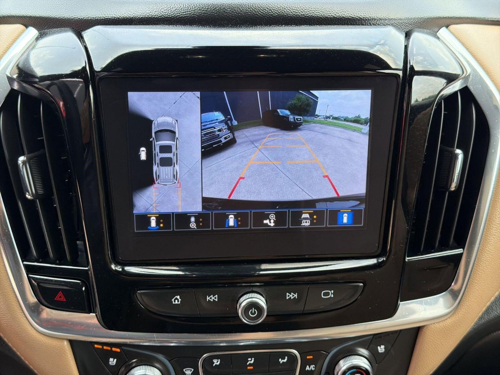 Used 2023 Chevrolet Traverse Premier FWD image 25