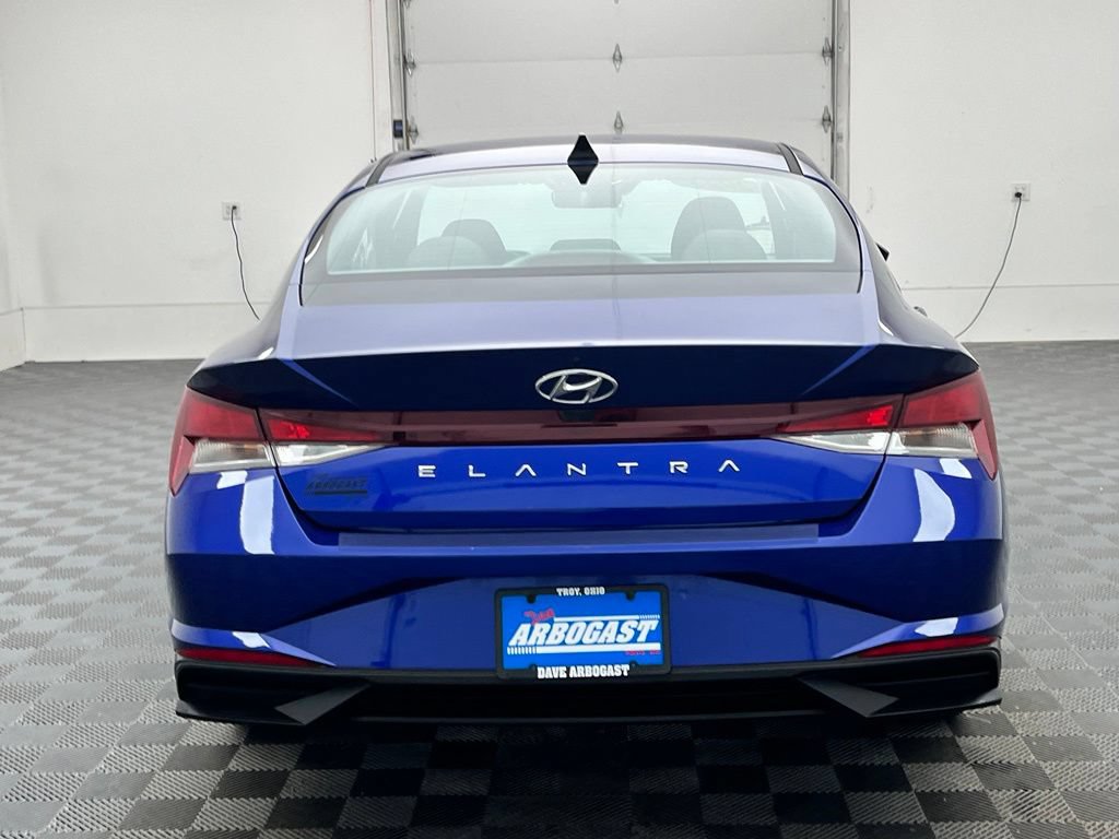 Used 2023 Hyundai Elantra SE FWD image 9