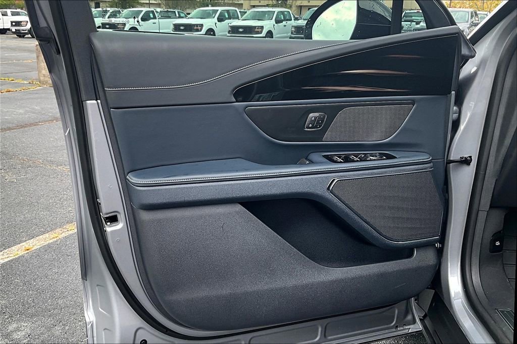 Used 2024 Lincoln Nautilus Reserve image 22