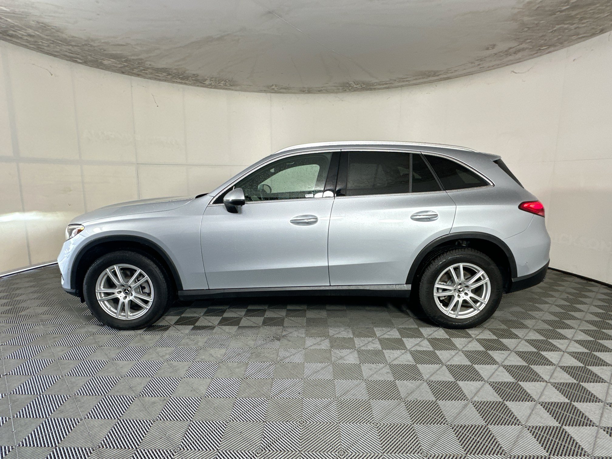 Used 2025 Mercedes-Benz GLC 300 4MATIC image 6