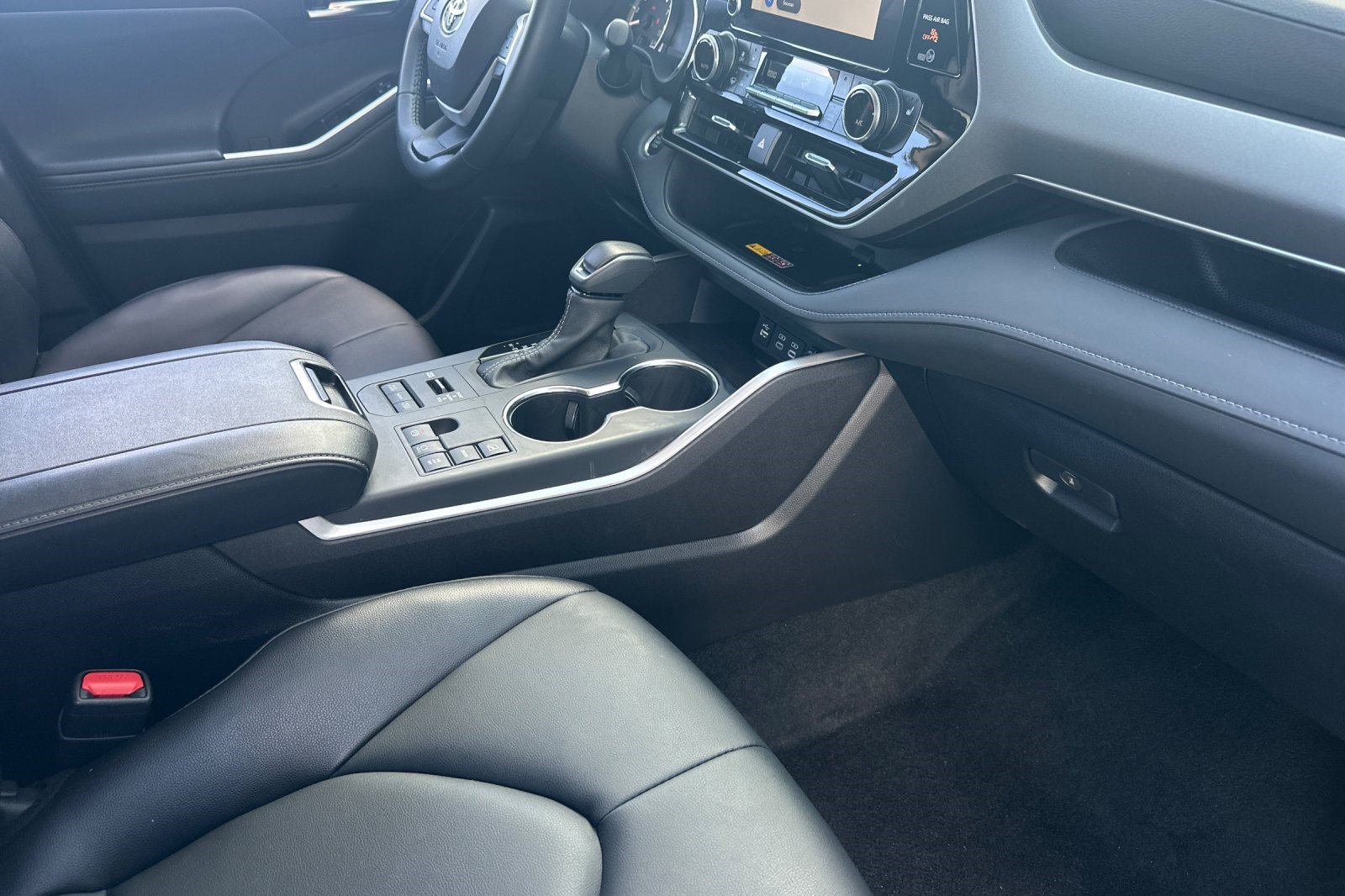 Used 2026 Toyota Highlander XLE AWD/4WD image 28