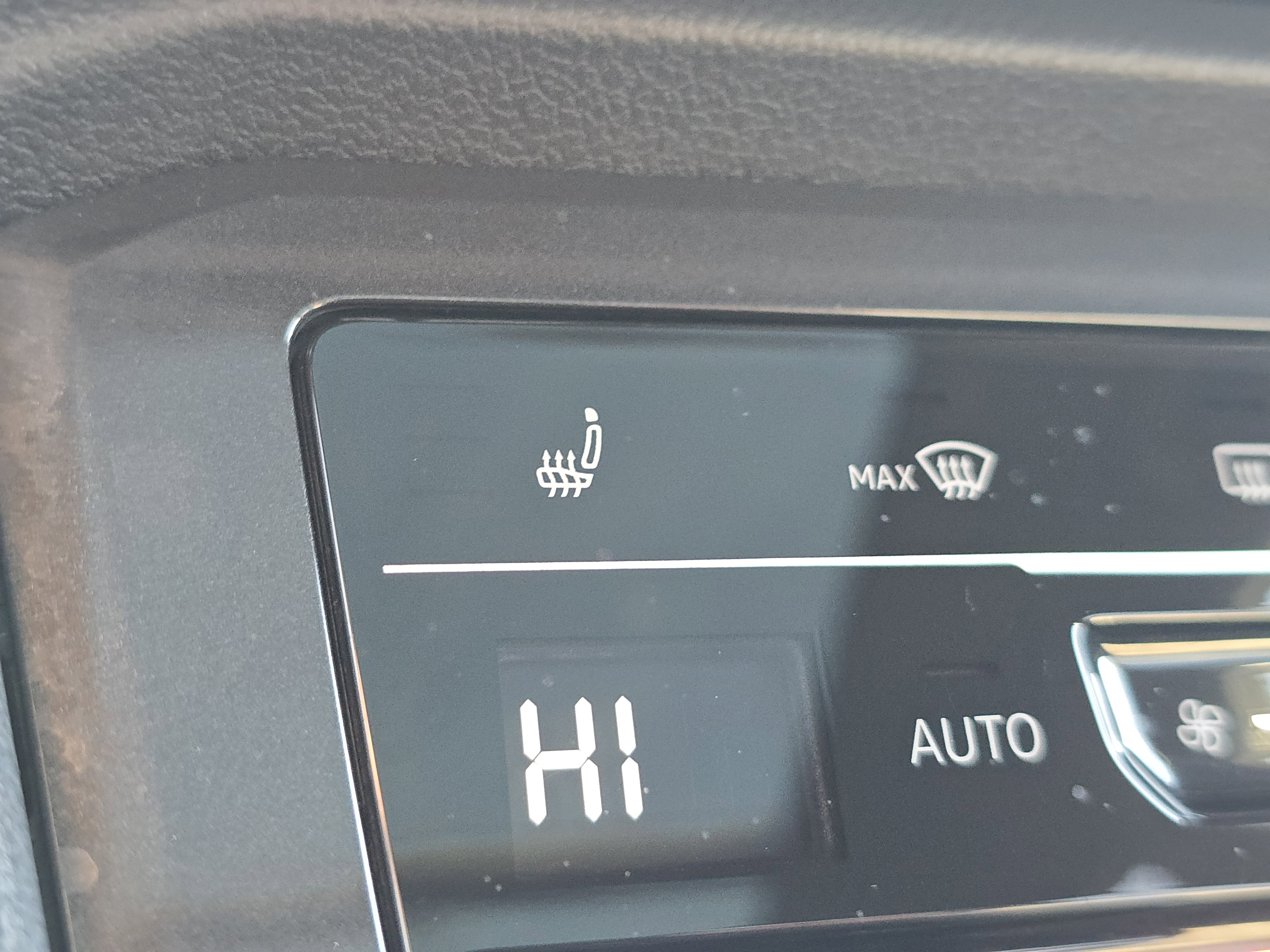 Used 2022 Volkswagen Tiguan SE R-Line image 12