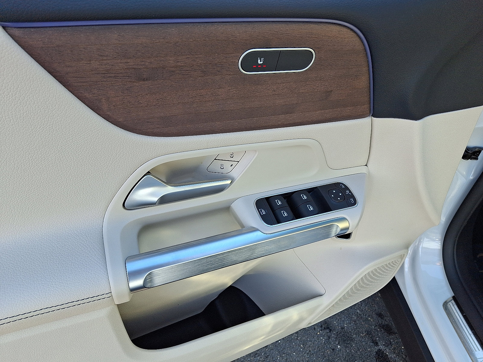 Certified 2022 Mercedes-Benz GLB 250 4MATIC image 12