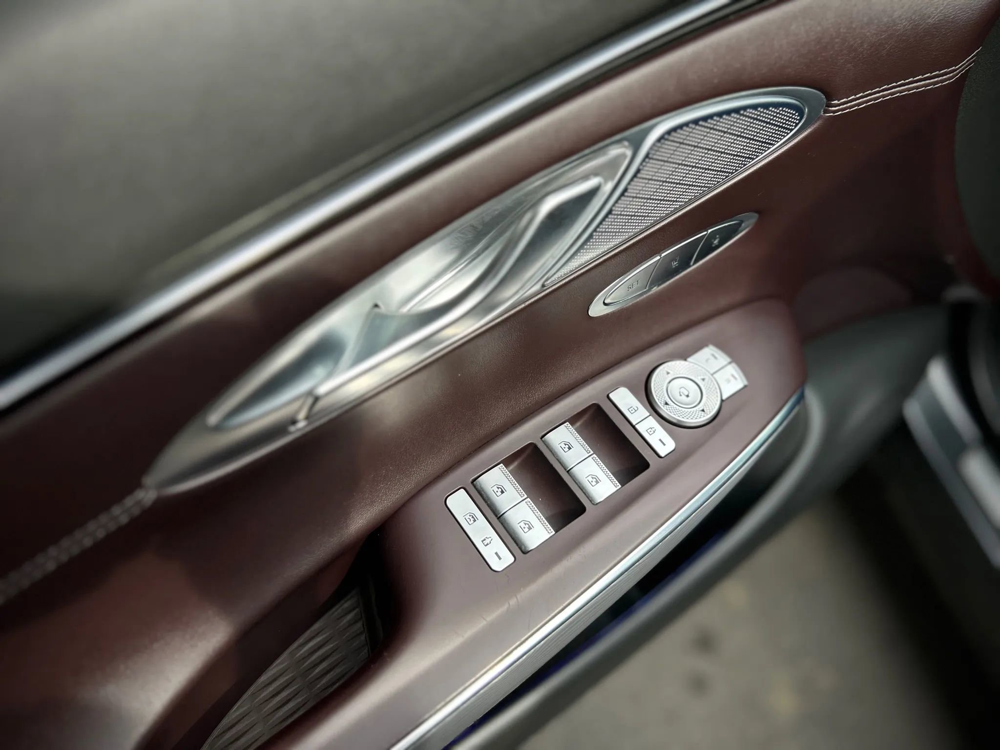 Used 2022 Genesis GV70 2.5T w/ Advanced Package image 12