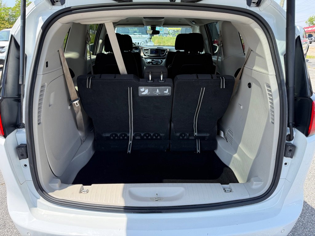 Used 2018 Chrysler Pacifica Touring Plus image 14